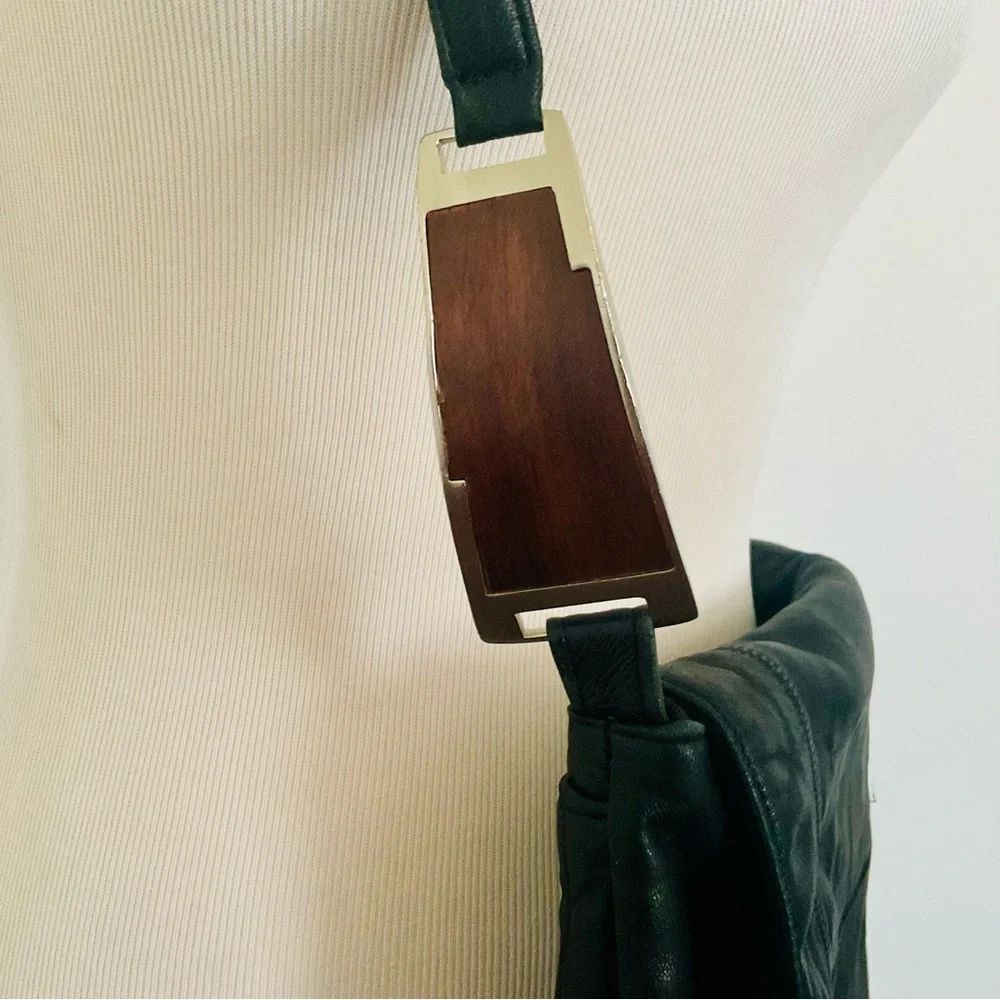 VTG SHARIF BLK Soft Buttery Leather Crossbody Book/PurseMetal&Rosewood Accents